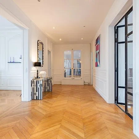 Luxurious Apartment Trio *