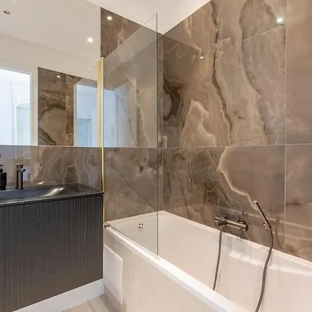 Luxurious Apartment Trio *