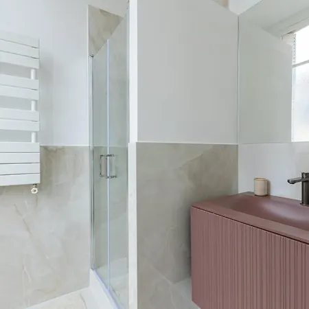 Διαμέρισμα Luxurious Apartment Trio