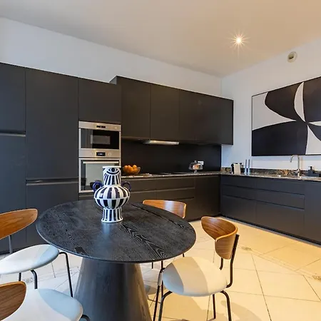 Luxurious Apartment Trio *