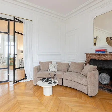 Διαμέρισμα Luxurious Apartment Trio